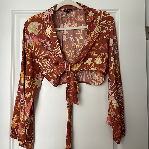 Small Dynamite Tie Front Crop Top Floral Print - Picture 2 of 2